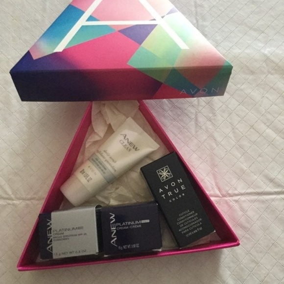 2/$20 Avon Weekend Ritual Abox Collection - Picture 8 of 8